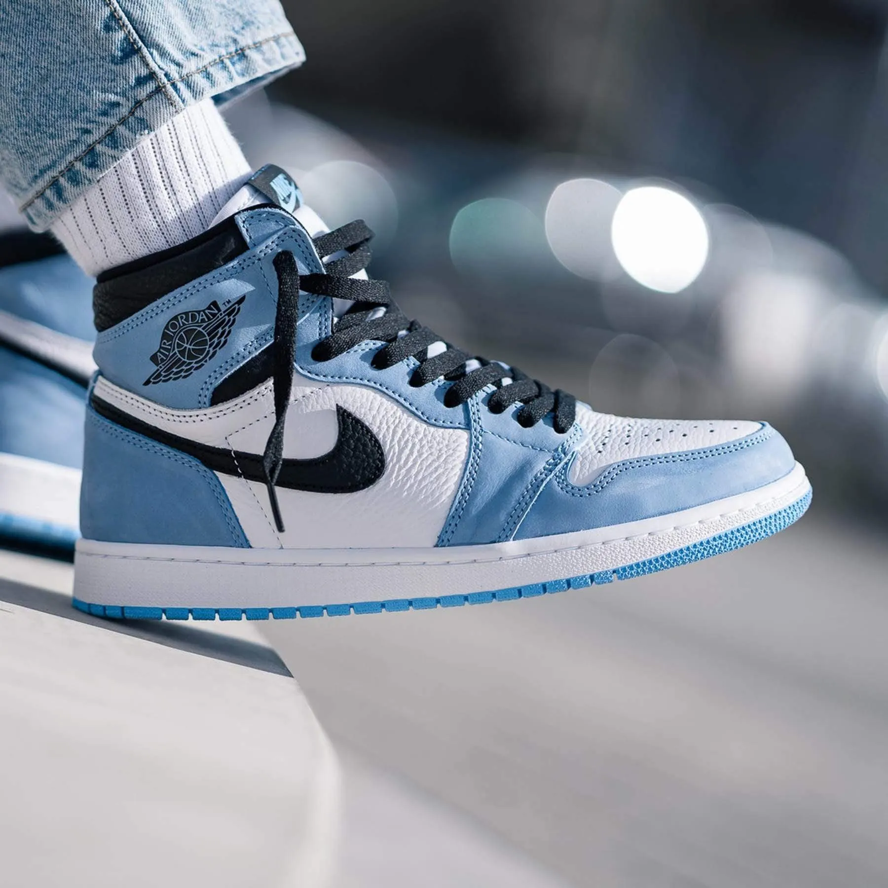 Air Jordan 1 Retro High "University Blue"